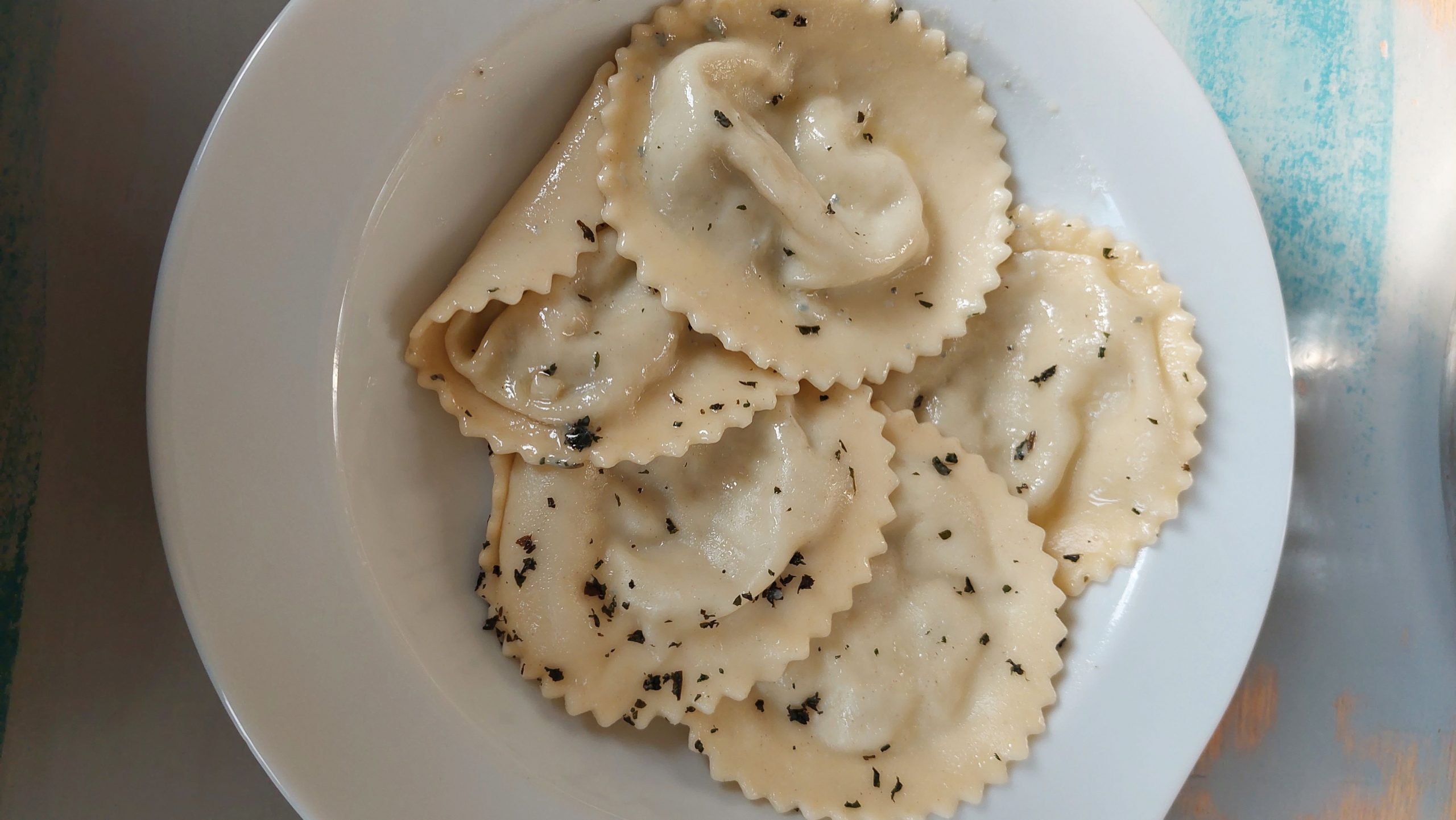 Ravioli mit Birne und Gorgonzola