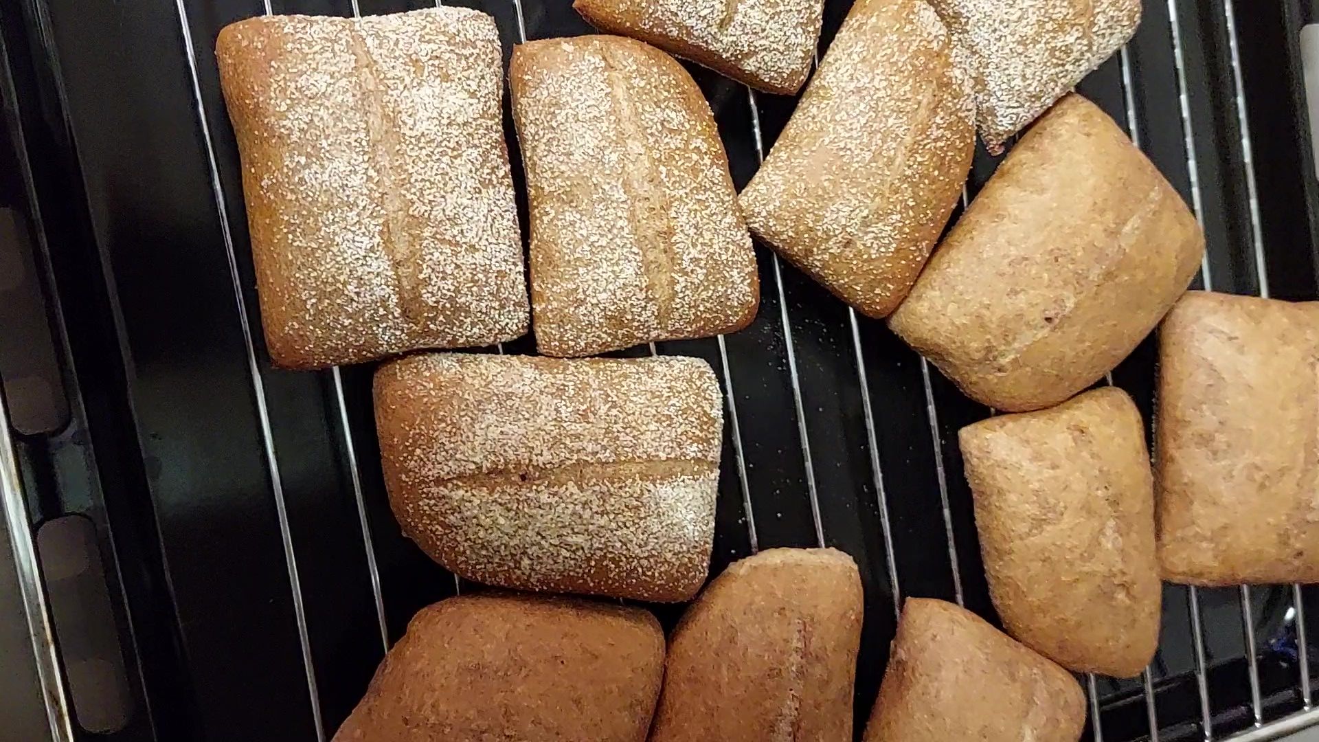 Dinkelvollkornbrötchen (am Vorabend ansetzen und morgens ganz frisch backen)