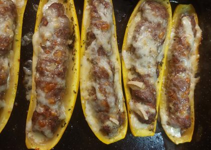 Zucchini mit mediterraner Hackfleischfüllung