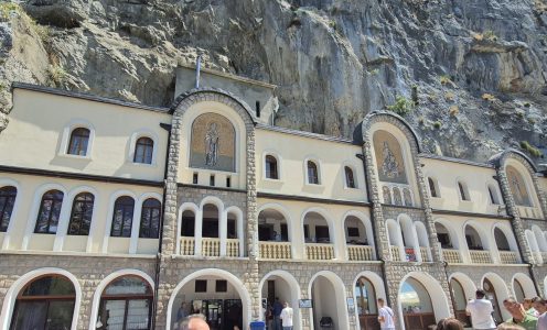 Kloster Ostrog und die Kaiserbrücke